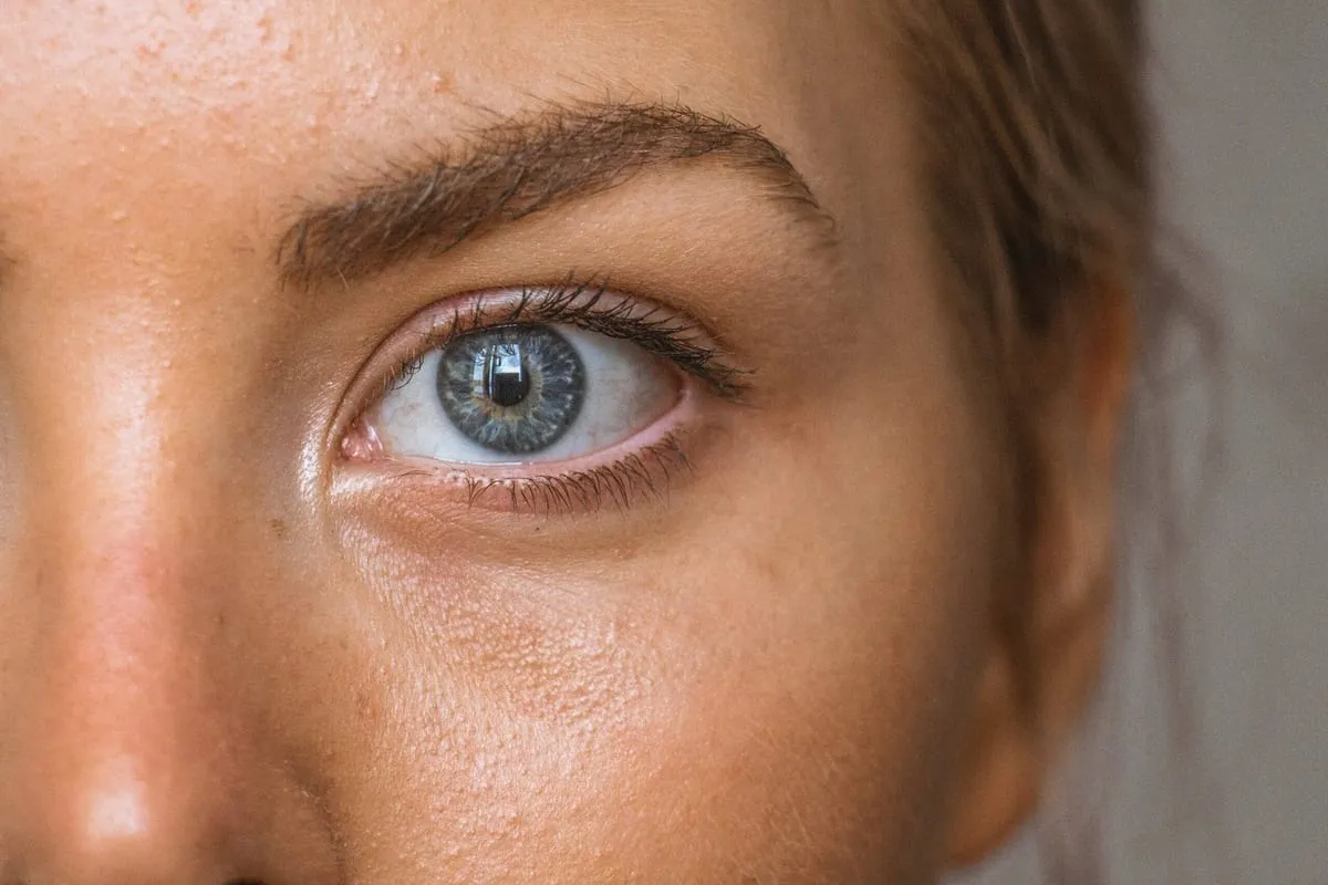 hooded eyes examples